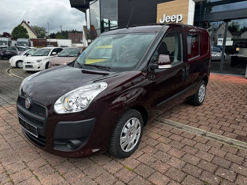 Braun Gebraucht 2011 Fiat Doblò Life Van / Kleinbus | 7.580 € (Fairer Preis) - Bild 1/4