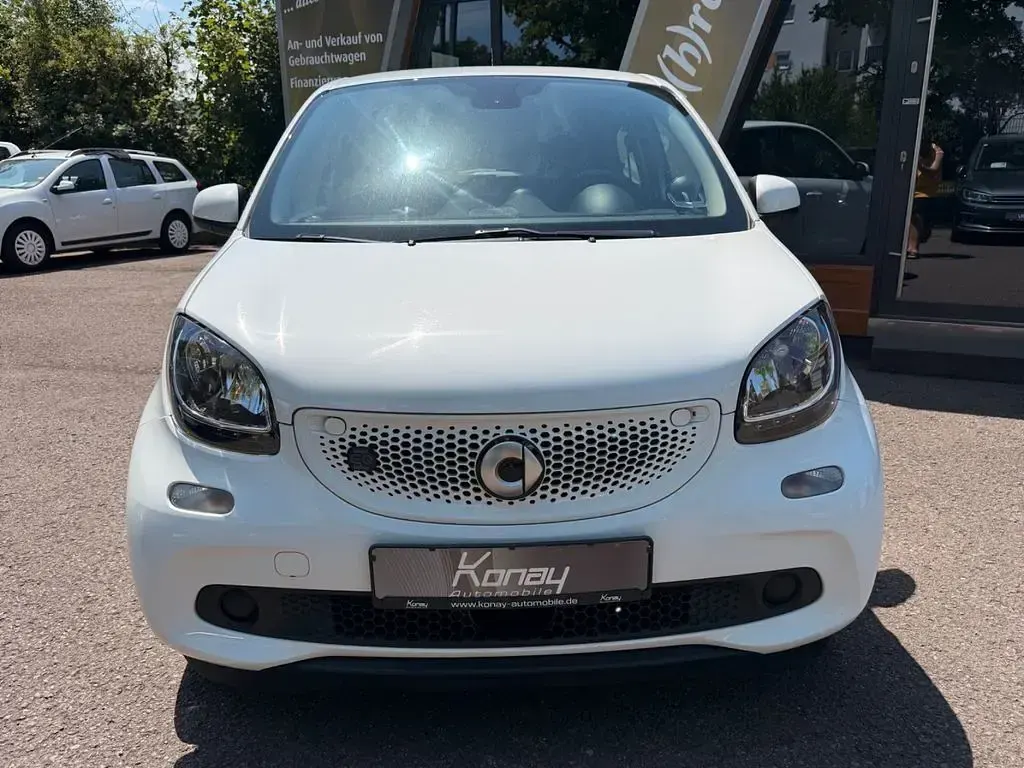 Gebraucht Smart ForFour Electric Drive 60 kW (82 PS) 2018 Weiß Limousine