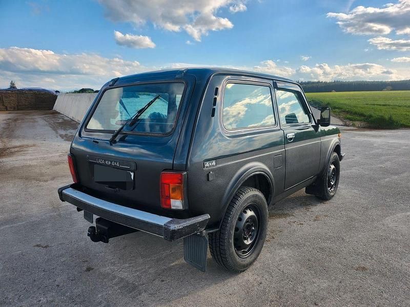 Second-hand Lada niva 82 CP (60 kW) 2009 Verde SUV