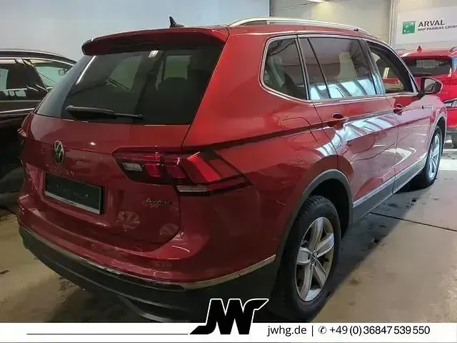 Gebraucht VW Tiguan Allspace Life 150 PS (110 kW) 2022 Rot SUV