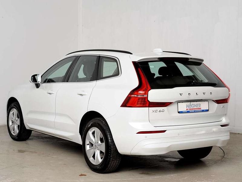 Gebraucht Volvo XC60 197 PS (144 kW) 2023 Crystal weißperleffekt SUV