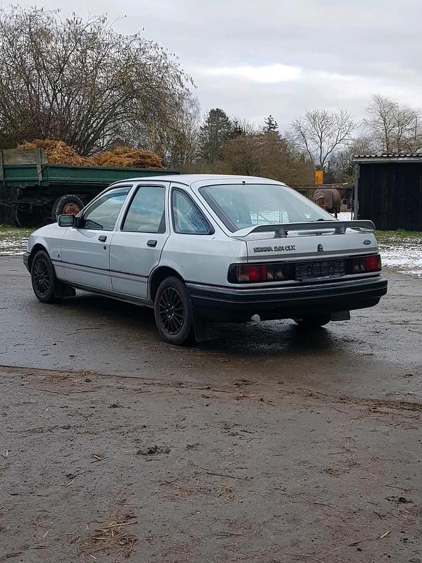 Gebraucht Ford Sierra 105 PS (77 kW) 1990 Silber Limousine