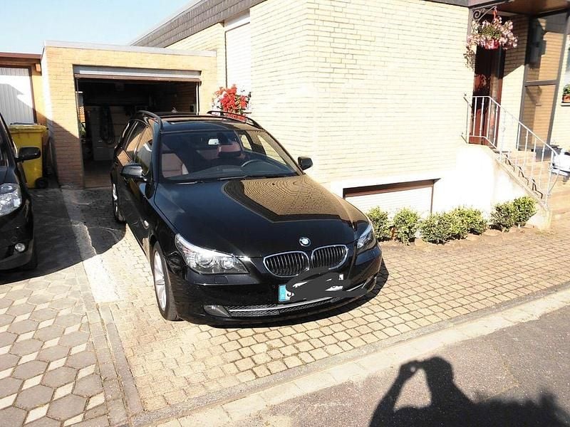Schwarz Gebraucht 2010 BMW 530 Kombi | 5.000 € (Superpreis) - Bild 1/4