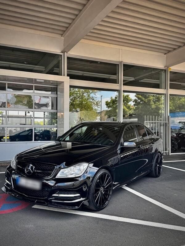 Schwarz Gebraucht 2013 Mercedes C63 AMG AMG Limousine | 10.500 € - Bild 1/4