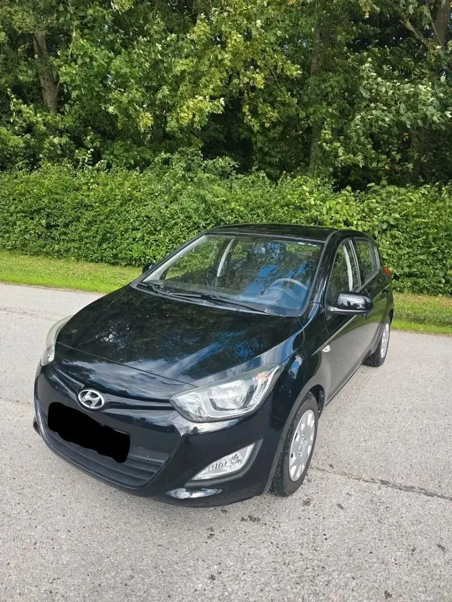 Gebraucht Hyundai i20 86 PS (63 kW) 2012 Schwarz Kleinwagen
