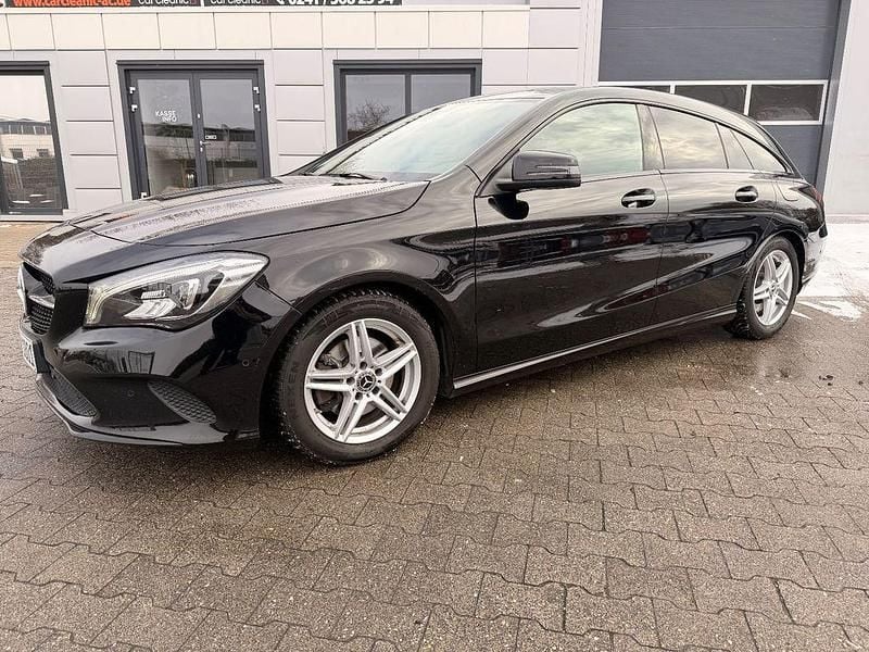Schwarz Gebraucht 2017 Mercedes CLA200 Shooting Brake AMG Kombi | 12.990 € (Superpreis) - Bild 1/4