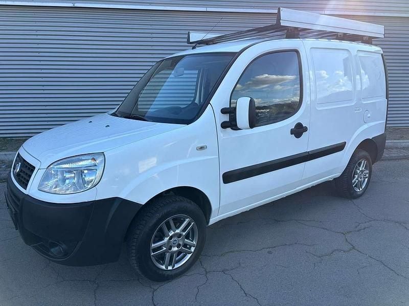 Weiß Gebraucht 2009 Fiat Doblò Van / Kleinbus | 3.000 € (Fairer Preis) - Bild 1/4