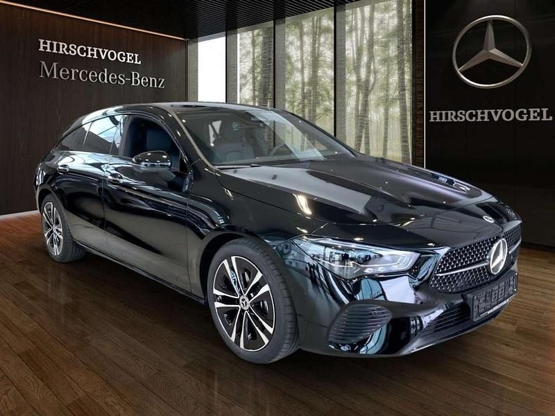 Gebraucht Mercedes CLA200 Shooting Brake Progressive 163 PS (119 kW) 2025 Nachtschwarz Kombi