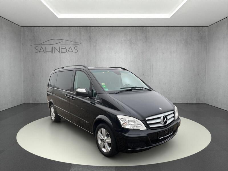 Schwarz Gebraucht 2011 Mercedes Viano Edition Van / Kleinbus | 19.490 € (Fairer Preis) - Bild 1/4