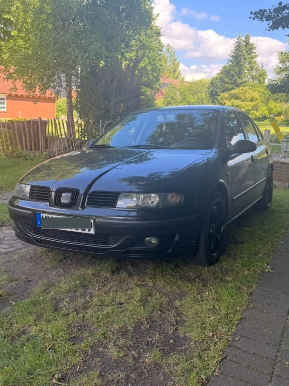 Schwarz Gebraucht 2003 Seat Leon Limousine | 1.250 € (Fairer Preis) - Bild 1/4
