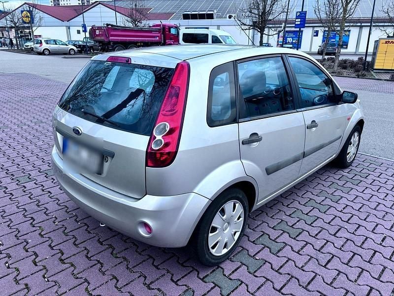 Gebraucht Ford Fiesta 68 PS (50 kW) 2007 Silber Kleinwagen