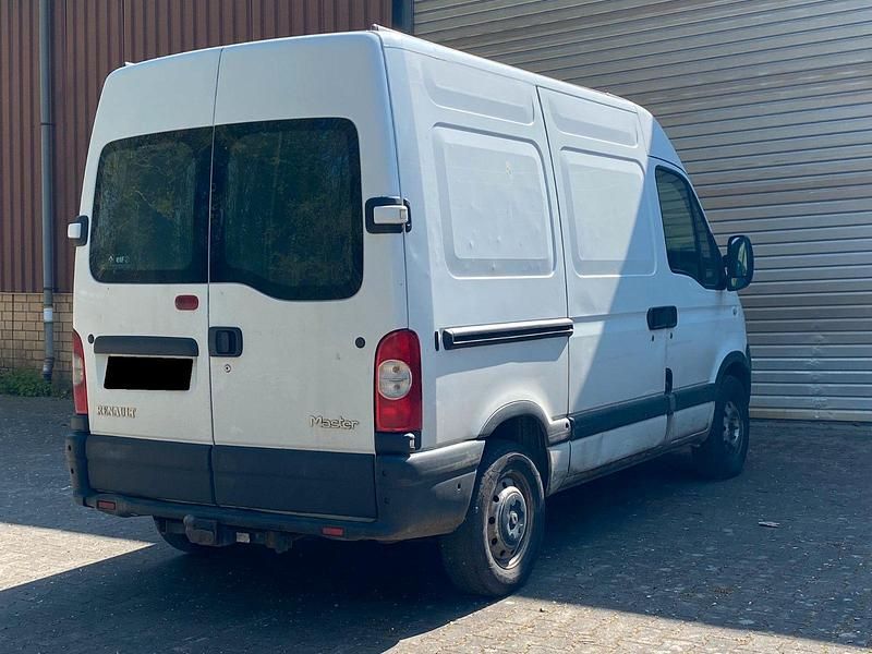 Second-hand Renault Master 114 CP (83 kW) 2005 Alb Monovolum