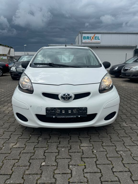 Weiß Gebraucht 2010 Toyota Aygo Basis Kleinwagen | 3.450 € (Fairer Preis) - Bild 1/4