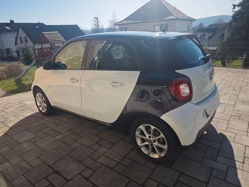 Gebraucht Smart ForFour Passion 71 PS (52 kW) 2016 Weiß Kleinwagen
