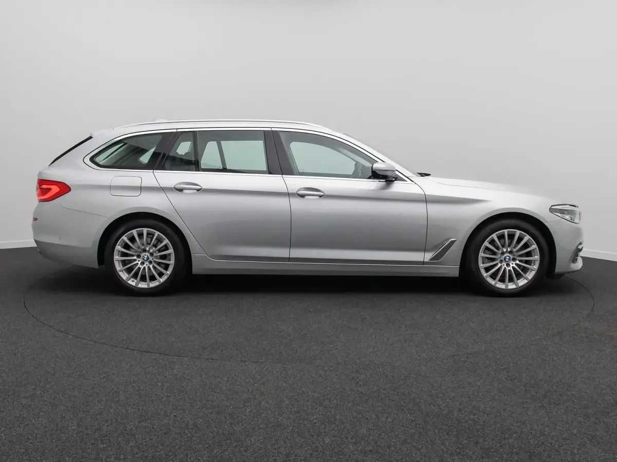 Gebraucht BMW 520 Luxury Line 190 PS (139 kW) 2019 Glaciersilber  a83schwarz Limousine