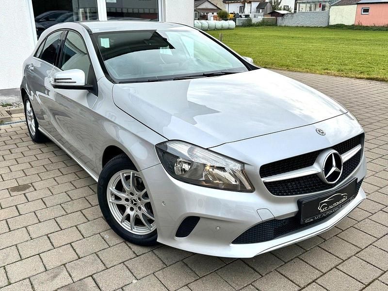 Gebraucht Mercedes A180 Style 122 PS (89 kW) 2017 Silber Kleinwagen