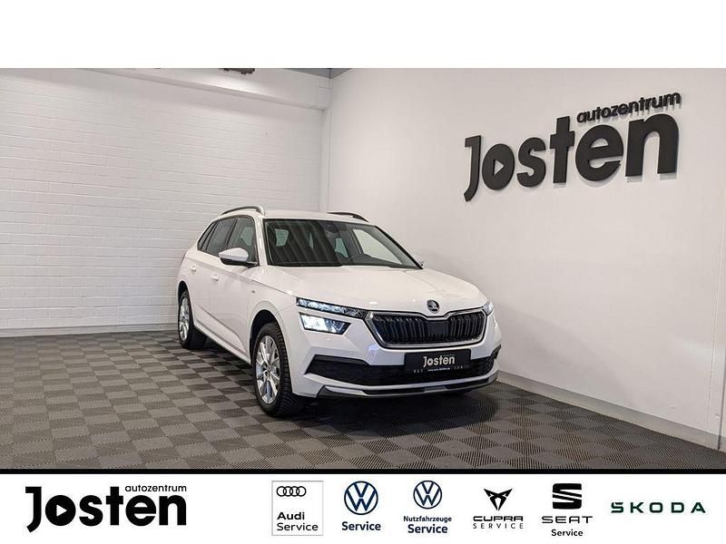 Weiß candyweiss Gebraucht 2023 Skoda Kamiq Ambition SUV | 20.880 € (Fairer Preis) - Bild 1/4