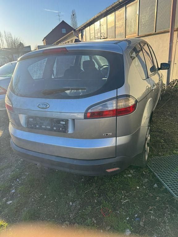 Gebraucht Ford S-MAX Ambiente 131 PS (96 kW) 2008 Silber Van / Kleinbus
