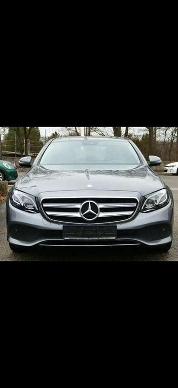 Grau Gebraucht 2016 Mercedes E220 Avantgarde Limousine | 24.500 € (Etwas zu teuer) - Bild 1/4