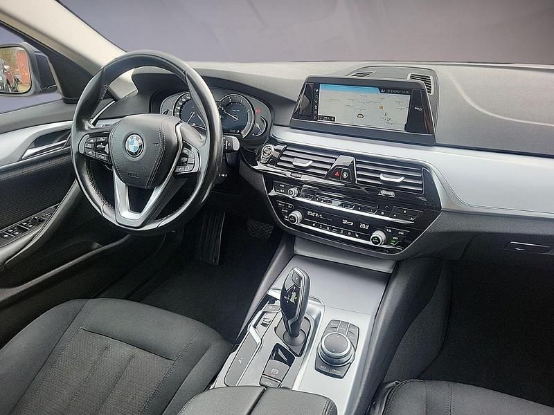 Gebraucht BMW 520 Sport Line 190 PS (139 kW) 2018 Blau Limousine