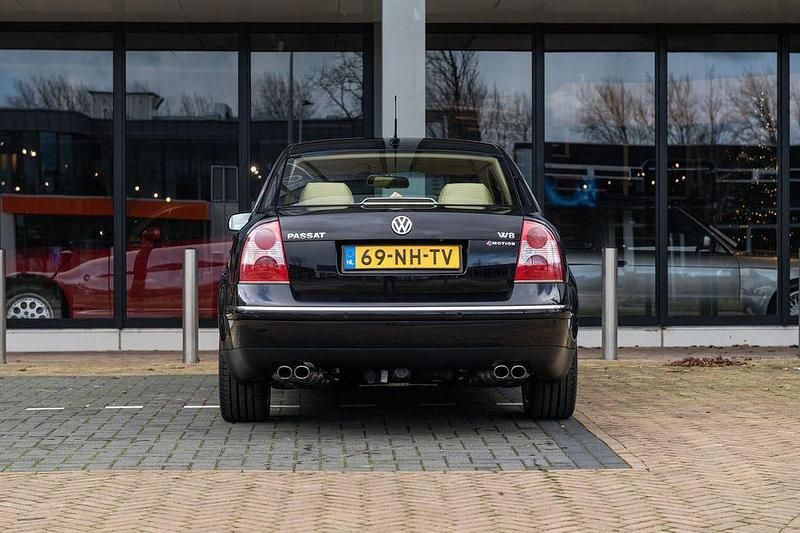 Usata VW Passat 275 CV (202 kW) 2003 Nero Berlina