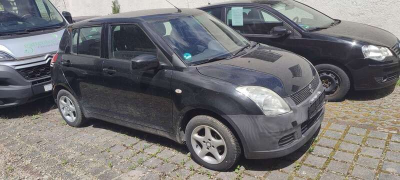 Schwarz Gebraucht 2005 Suzuki Swift Kleinwagen | 700 € (Superpreis) - Bild 1/4