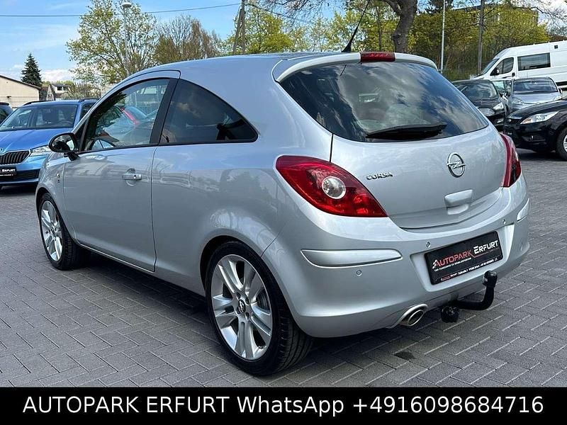 Gebraucht Opel Corsa 87 PS (63 kW) 2012 Silber Kleinwagen