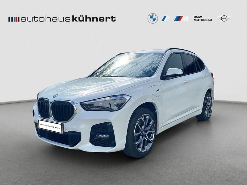 Alpinweiss iii Gebraucht 2022 BMW X1 M Sport SUV | 28.855 € (Fairer Preis) - Bild 1/4