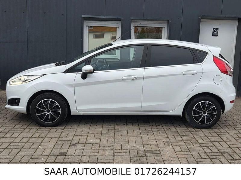Gebraucht Ford Fiesta Titanium 101 PS (74 kW) 2014 Weiß Limousine