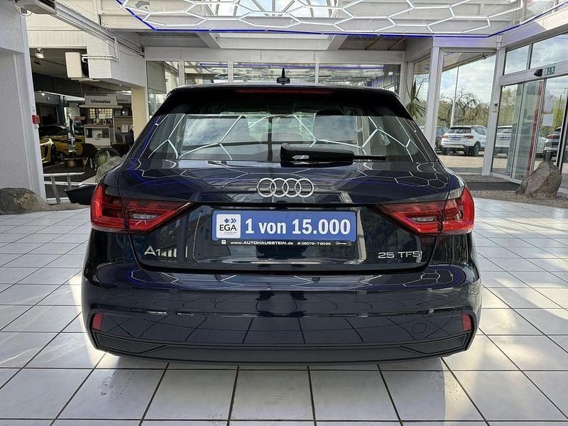 Gebraucht Audi A1 Sportback Basis 95 PS (69 kW) 2019 Firmamentblau metallic (metallic) Kleinwagen