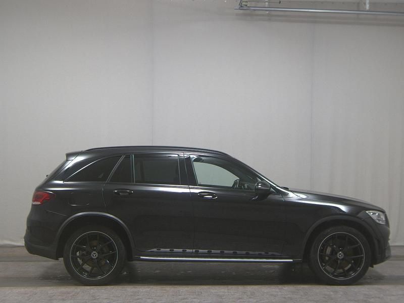 Gebraucht Mercedes GLC300 AMG line 245 PS (180 kW) 2022 Schwarz SUV