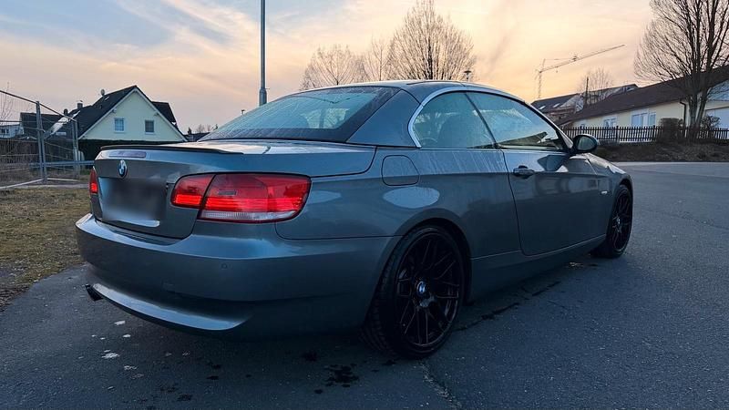 Gebraucht BMW 325 Cabriolet 217 PS (159 kW) 2007 Grau Cabrio
