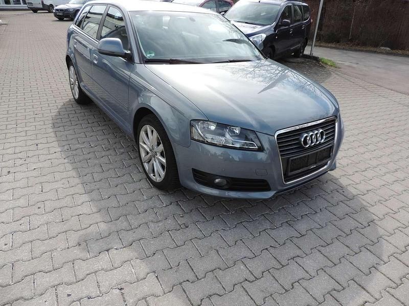 Gebraucht Audi A3 Ambiente 140 PS (102 kW) 2010 Sphärenblau metallic Kleinwagen