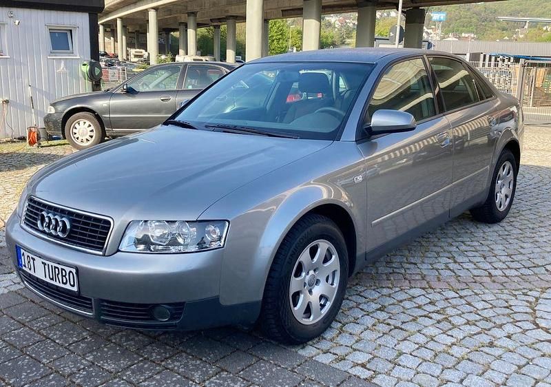 Grau Gebraucht 2001 Audi A4 Limousine | 7.450 € - Bild 1/4