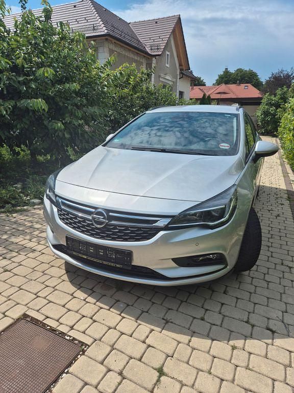 Silber Gebraucht 2019 Opel Astra Selection Limousine | 9.990 € (Guter Preis) - Bild 1/4