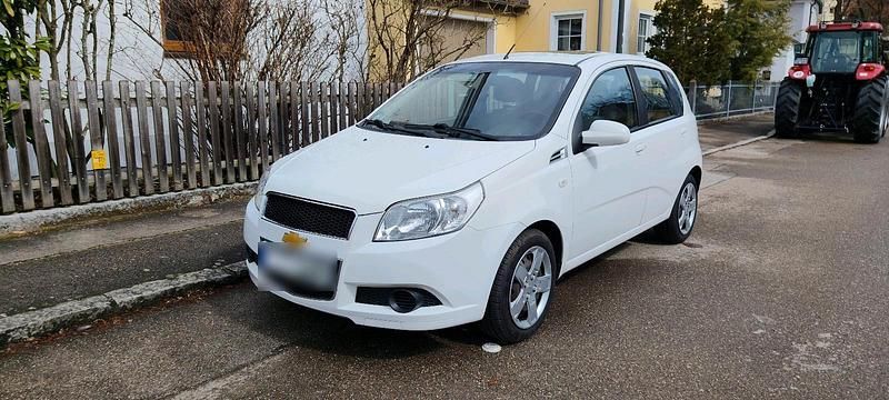 Gebraucht Chevrolet Aveo 84 PS (61 kW) 2009 Weiß Kleinwagen