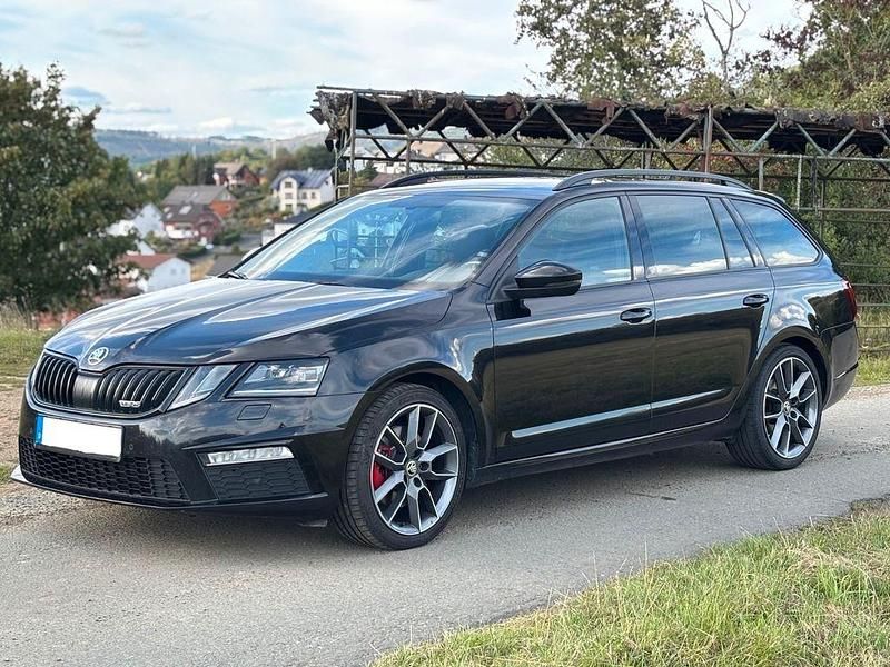 Schwarz Gebraucht 2019 Skoda Octavia RS Kombi | 15.999 € (Fairer Preis) - Bild 1/4