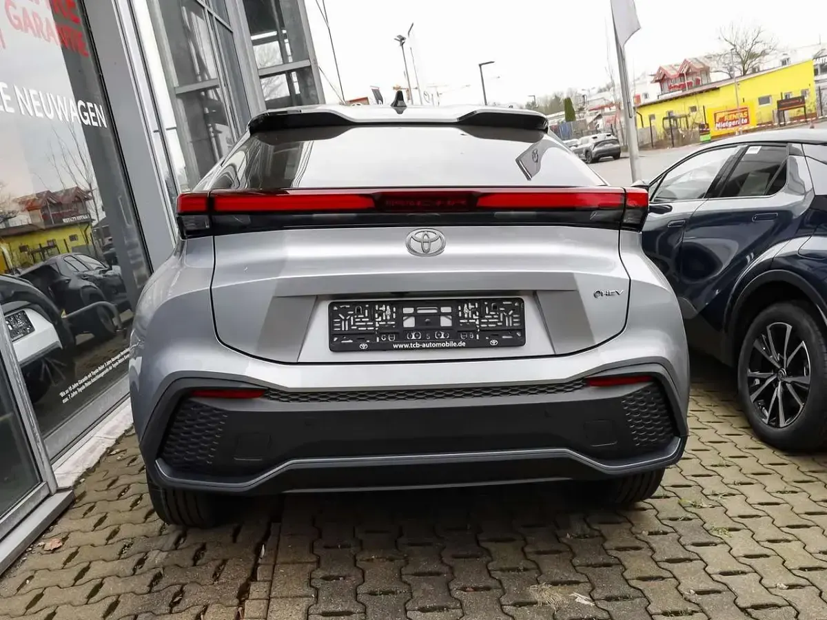 Neu Toyota C-HR 140 PS (102 kW) 2025 Marlingrau/schwarz SUV