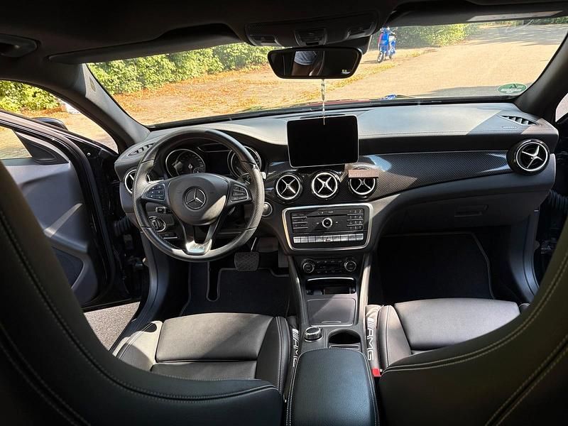 Gebraucht Mercedes GLA250 Style 211 PS (155 kW) 2019 Schwarz SUV