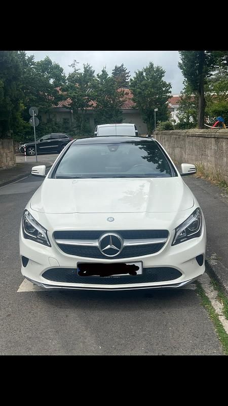 Weiß Gebraucht 2017 Mercedes CLA200 Kombi | 11.500 € (Guter Preis) - Bild 1/4