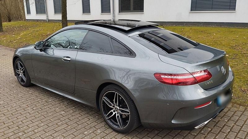 Gebraucht Mercedes E200 197 PS (144 kW) 2020 Grau Coupé