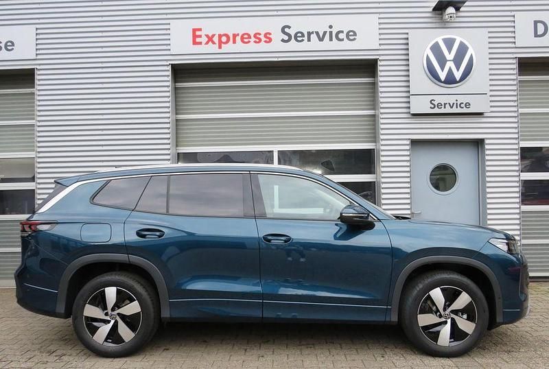 Nightshade blue metallic Neu 2025 VW Tayron Life SUV | 42.990 € (Superpreis) - Bild 1/4