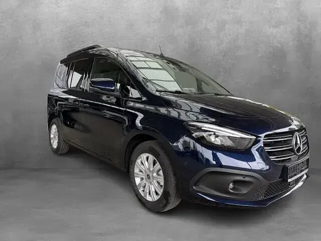 Gebraucht Mercedes T180 Progressive 116 PS (85 kW) 2026 Cavansitblau metallic Van / Kleinbus