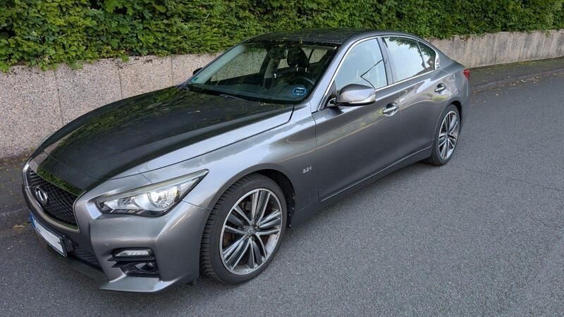 Grau Gebraucht 2014 Infiniti Q50 Premium Limousine | 9.990 € (Fairer Preis) - Bild 1/4