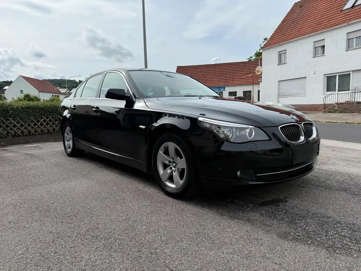 Gebraucht BMW 523 190 PS (139 kW) 2008 Schwarz Limousine