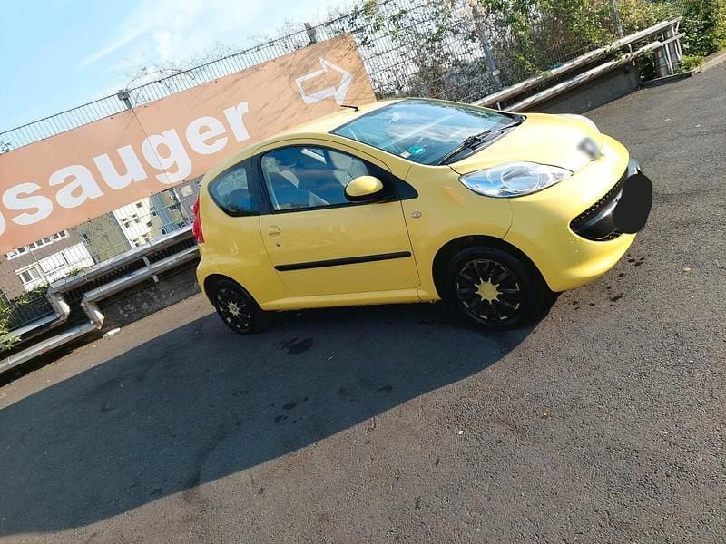 Gebraucht Peugeot 107 69 PS (50 kW) 2006 Gelb Kleinwagen