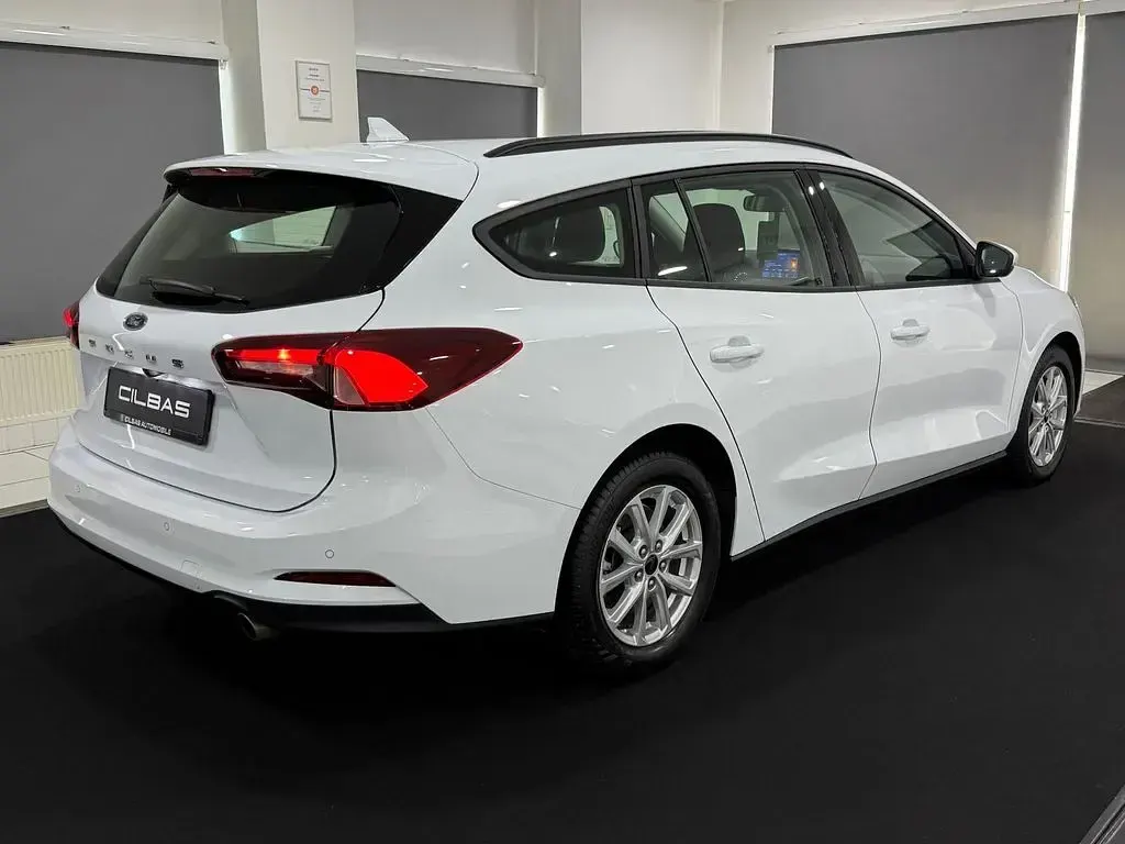 Gebraucht Ford Focus Cool & Connect 120 PS (88 kW) 2023 Frostweiß Kombi