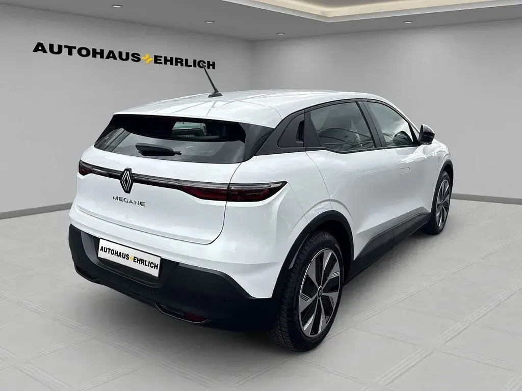 Używany Renault Megane E-Tech Evolution 55 kW (75 KM) 2022 Biały Sedan/Limuzyna