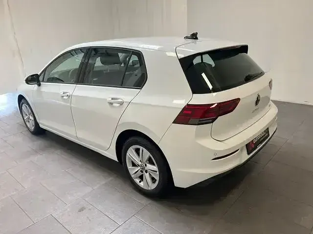 Gebraucht VW Golf VIII Life 110 PS (80 kW) 2023 Weiß Limousine