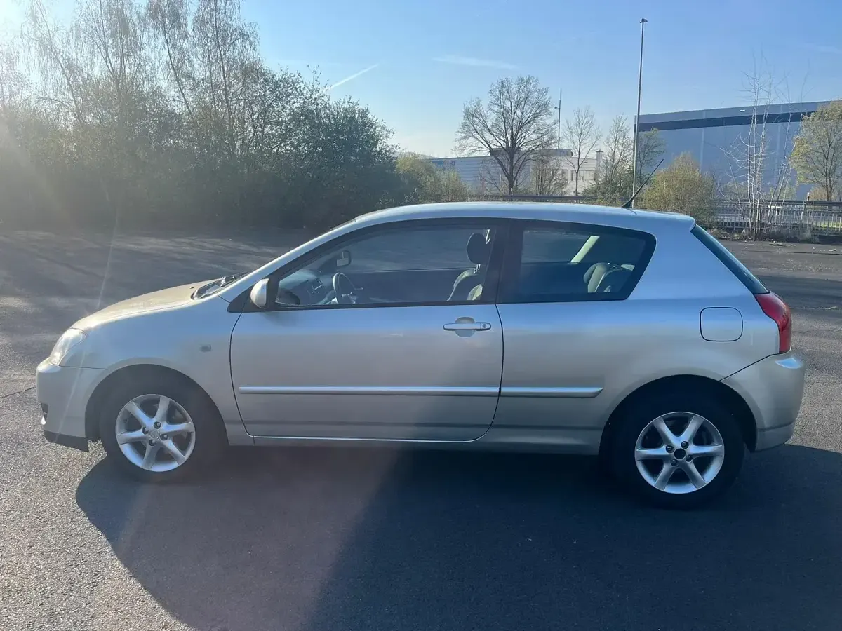 Używany Toyota Corolla 116 KM (85 kW) 2004 Srebrny Coupe
